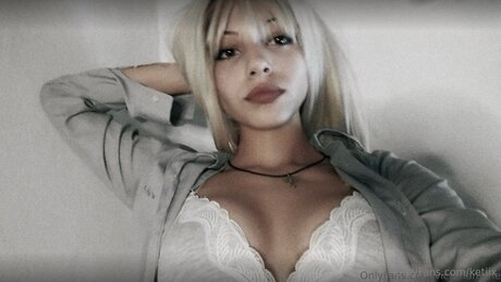 Ketiix hot model image