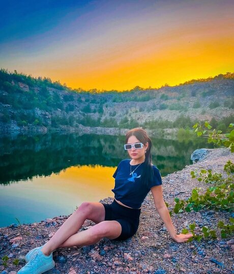 Shine Lia model perfect gallery