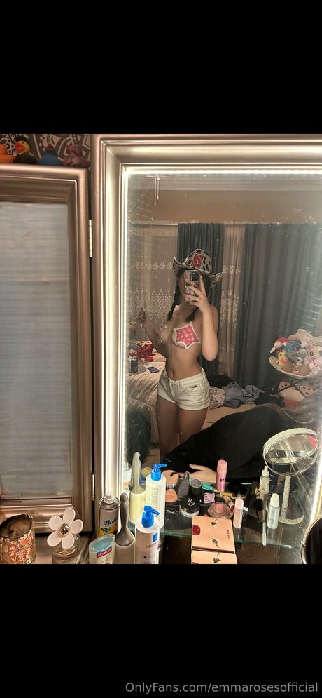 Emmarosesofficial nudes model images