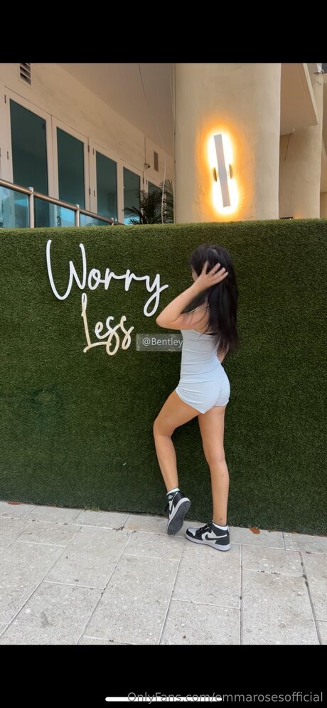 Emmarosesofficial model pornographic image