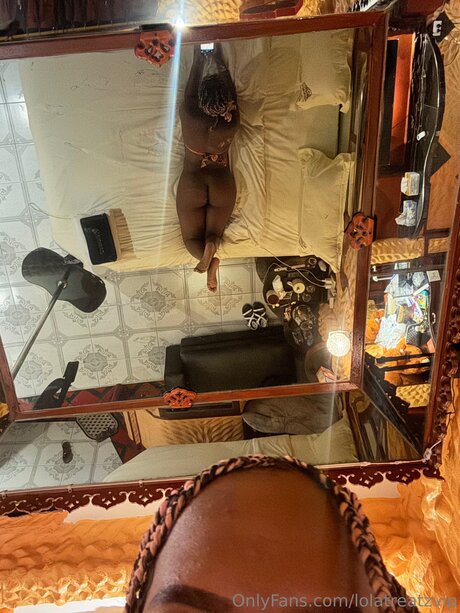 Lolatreatzvip nudes model images