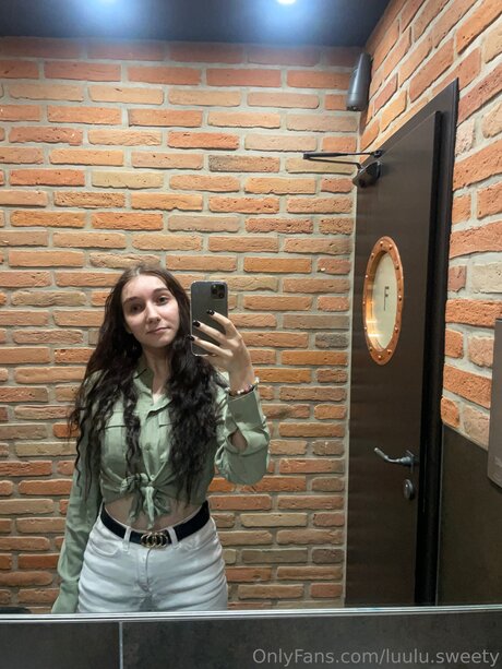 Luulu Sweety pornographic star pics