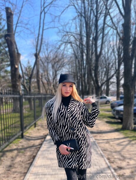 Daisy Cutie naked star image