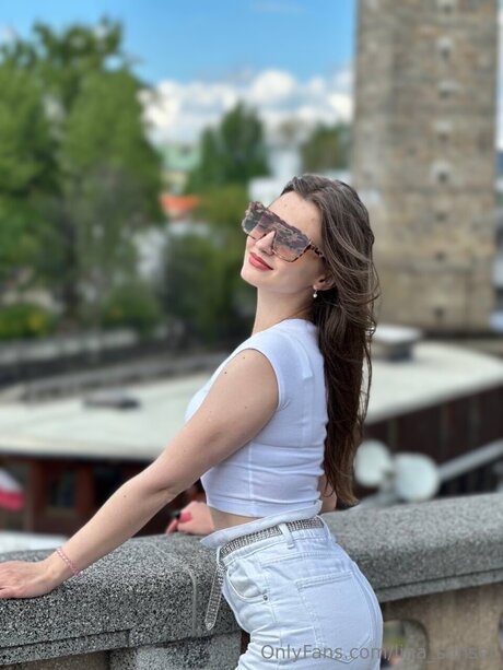 Lina Sunset model sexy photo