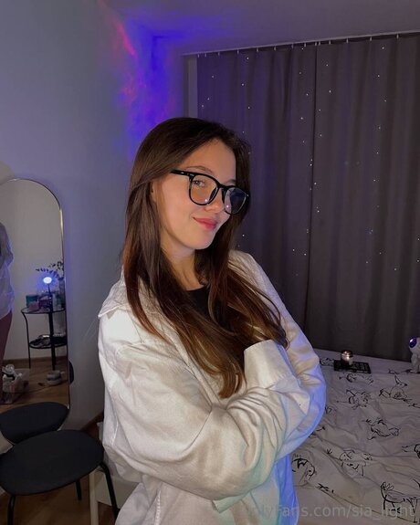 Sia Light beautiful model photo