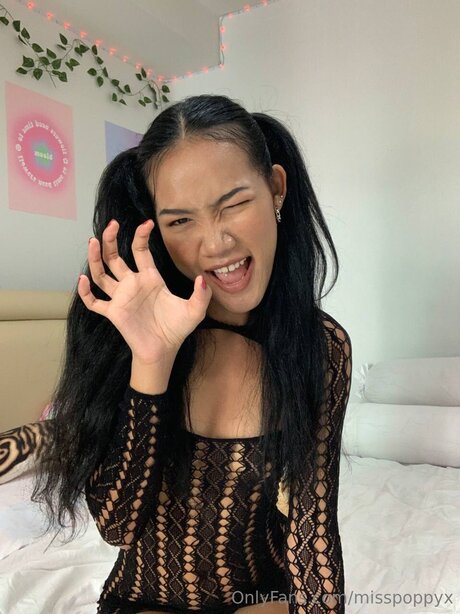 Misspoppyx naked star picture