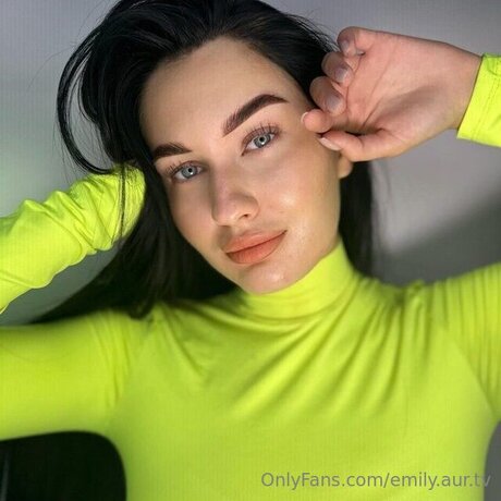 Emily Aur pornstar exclusive picture