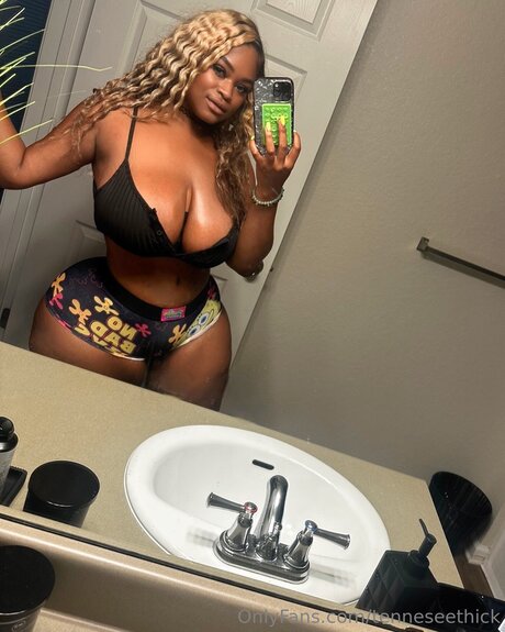 Tenneseethick model nudes galleries