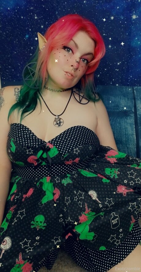 Exoticzombiefree naked star pic