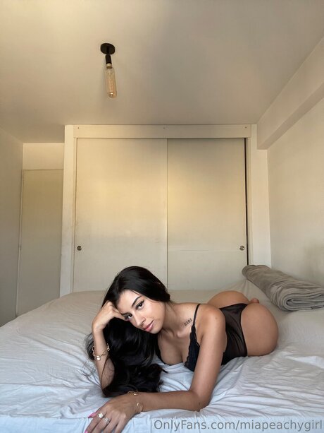 Miapeachygirl model xxx pictures