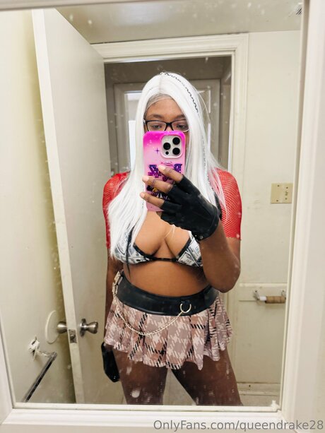 Queendrake28 naked pornstar pictures