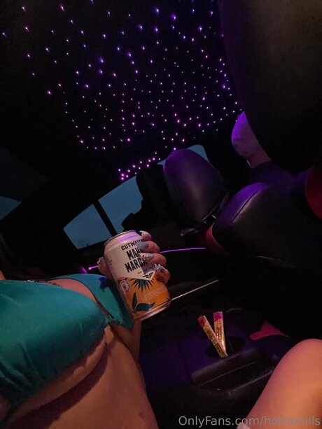 Hottiehills model top photo