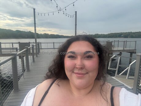 Thixxx Momma pornstar naked image