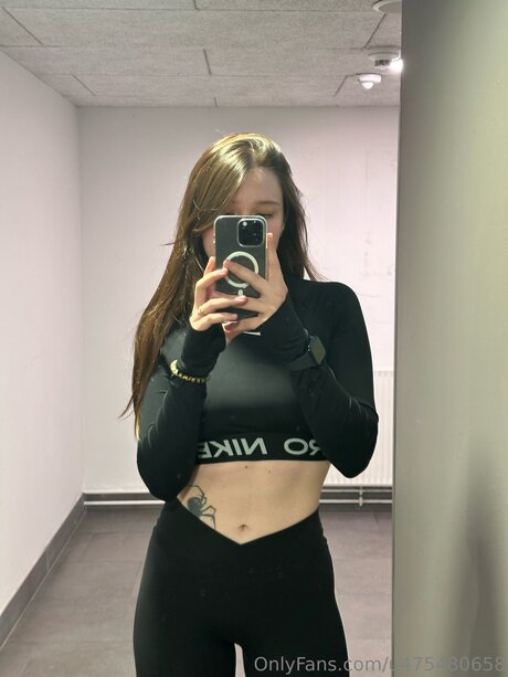 Lolla Sin free pornstar pics