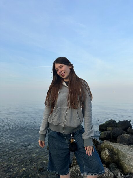 Lolla Sin model xxx picture