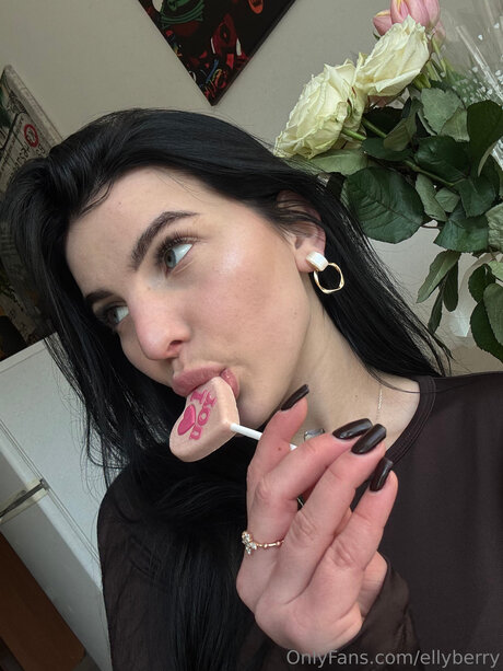 Ellyberry pretty pornstar images