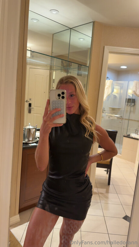 Halledorann model hot pic