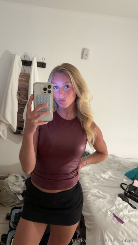 Halledorann top model photo