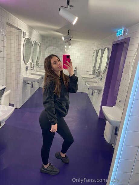 Judy Evans star nudes archive