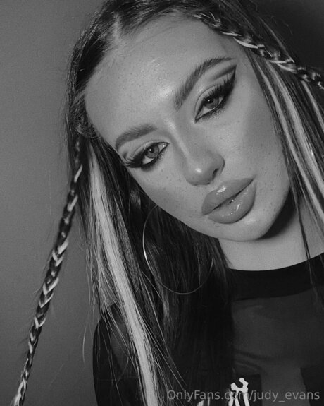 Judy Evans erotic model photo