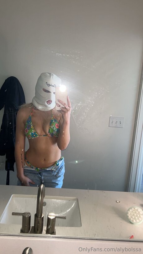 Alybolssa erotic model image