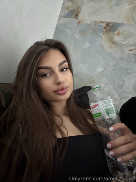 Amelia Lovis hd model pictures