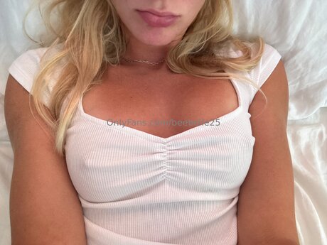 Beebelle25 pornstar high quality pics