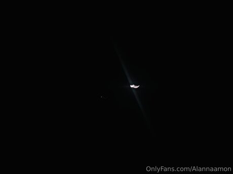 Alannaamon model pornographic images