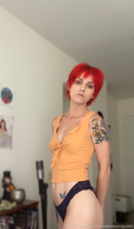 Thequeenastropublic best model photo