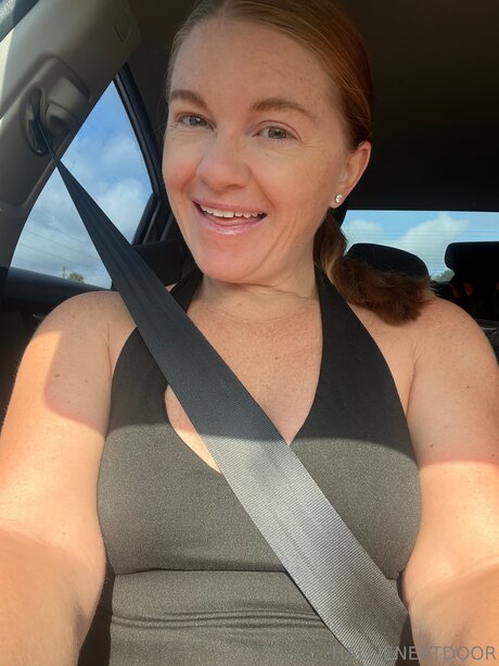 Hallienextdoor sex model picture