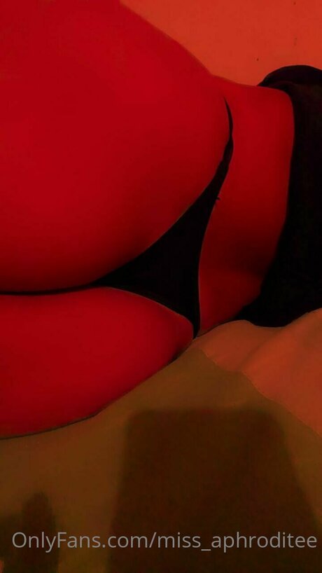 Miss Aphroditee nude model gallery