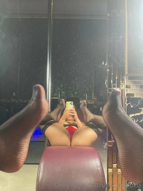 Mcandotti adult model photo