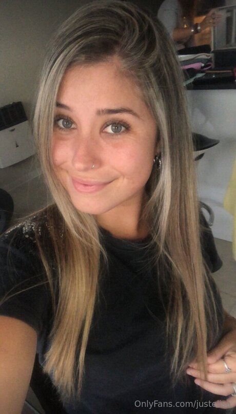 Justelisa star naked pics