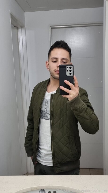 Exequiel Ponz Free star perfect photo