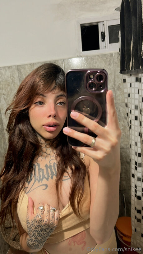 Juliagameusee sexy model image