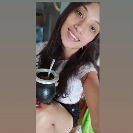 Isabelarr19 model top pic