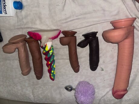 Alayaoficial naked star picture