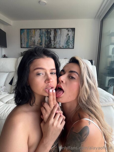 Alayaoficial star hot pic
