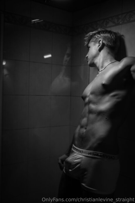 Christianlevine Straight model perfect pic