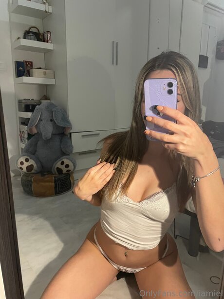 Iamiel hot actress photos