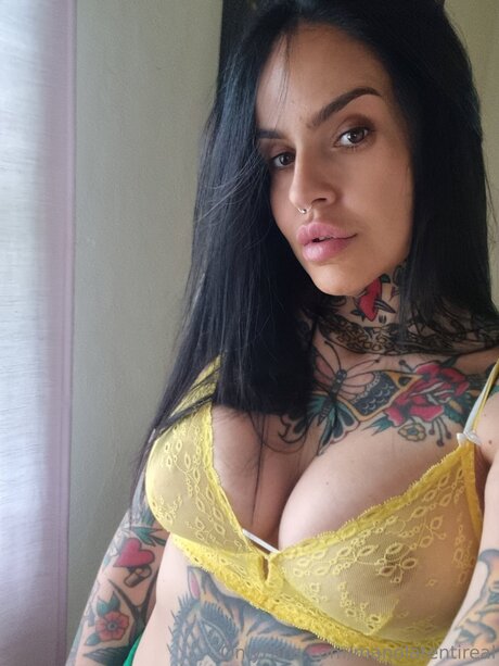 Manolatentireal model hd pictures