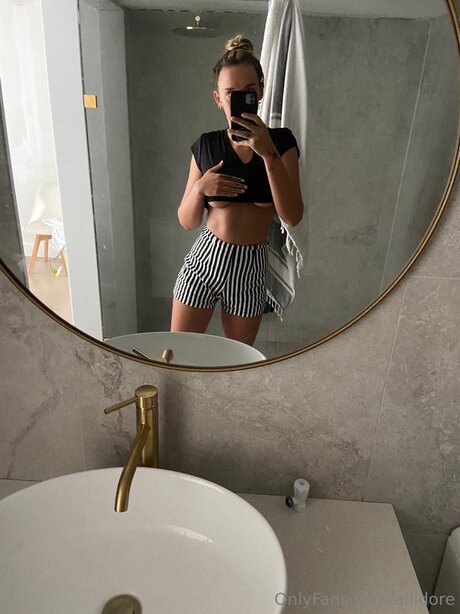 behind onlyfans nude pictures