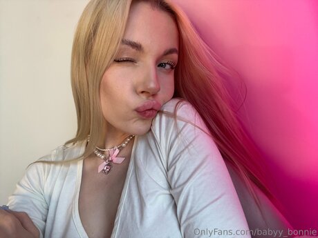 Babyy Bonnie star top image