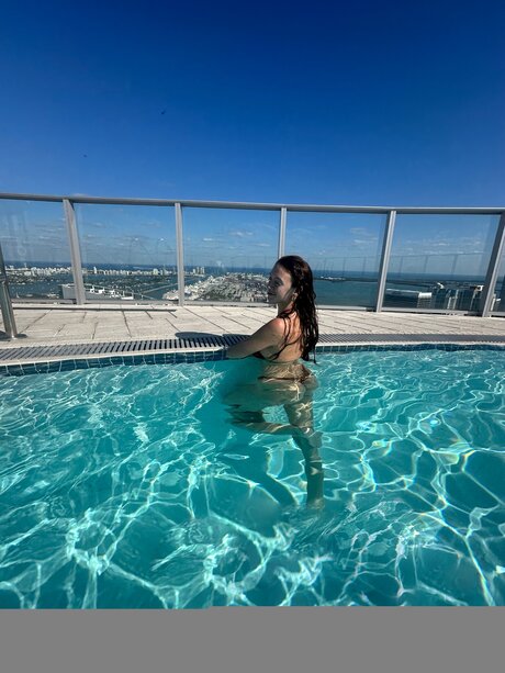 Coralcapri model top picture