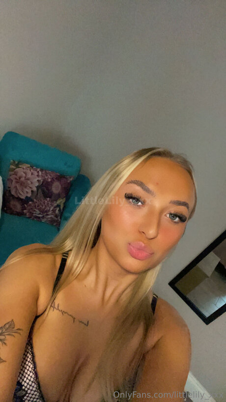 Littlelily Xxx model art photo