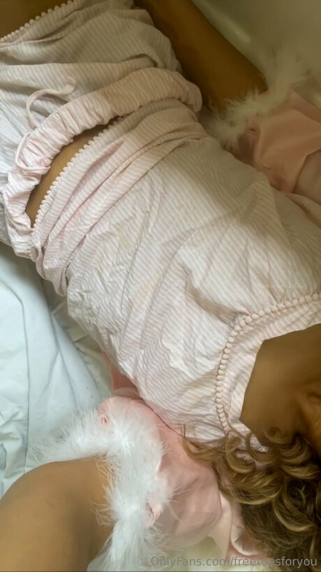 Freetoesforyou erotic actress img