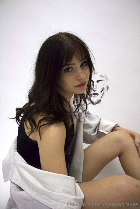 Siennagraves pornographic model photo