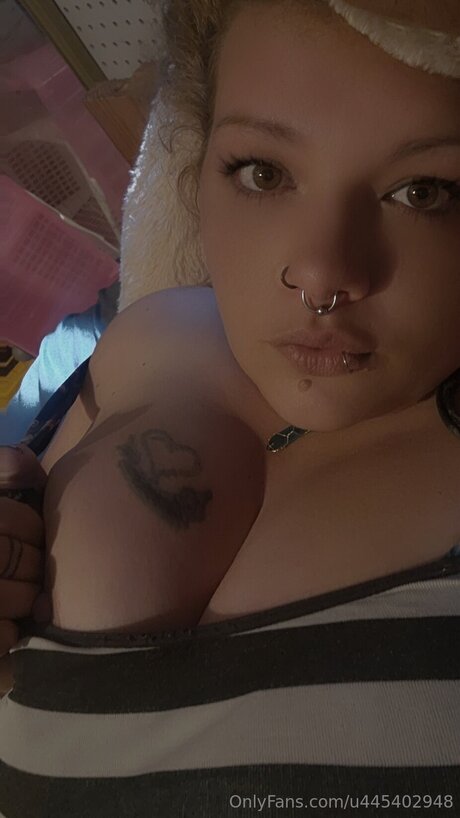 U445402948 nude pornstar picture