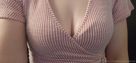 Dizzydaydreamzz exclusive pornstar image