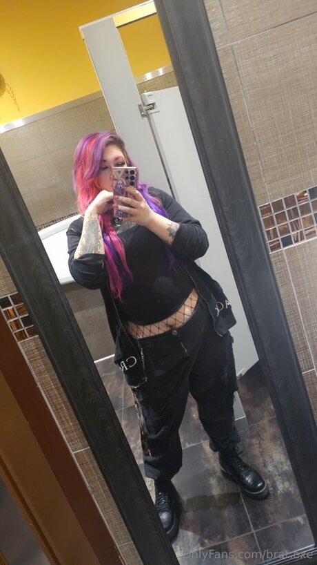 Bigtiddygothmommyuwu nice pornstar gallery